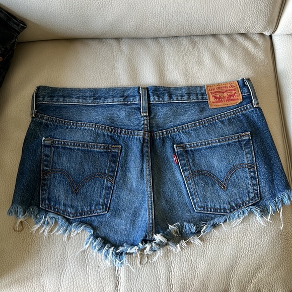 2 pairs of Levi’s denim shorts size 28 - Picture 6 of 7